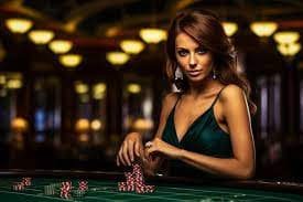 Tampilan dasbor multi-olahraga piramida slot dengan pertandingan sepak bola dan turnamen langsung